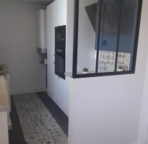 Neuf Avec Piscine Et Bord De
